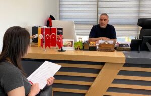 Deniz Kitabevleri Yönetim Kurulu Başkanı Mesut Özdemir, Hekimhanlı yazar Eflatun