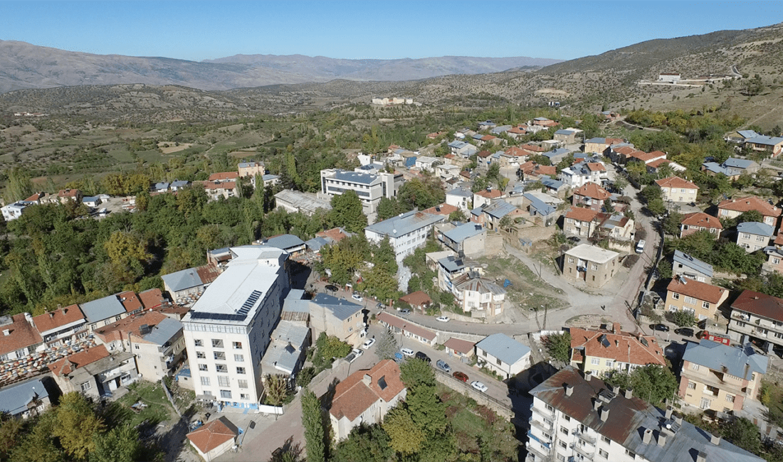 Dağların Arasındaki Saklı Cennet: Coğrafyası zor, Bereketli İlçe Pütürge! Malatya’nın sarp dağları arasına gizlenmiş kadim ilçesi Pütürge, dik yamaçlarında