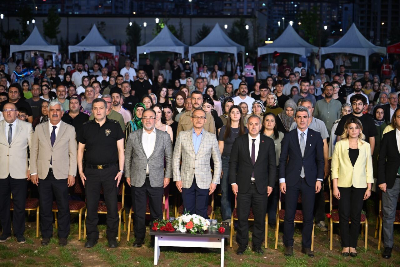 Malatya Valisi Seddar Yavuz, “Maarifin Elinde ÖNEM’le Yeşerenler” Sergisi ve