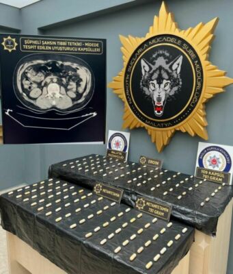 Malatya'da narkotik polisinin takibindeki 2 yabancı uyruklu şüphelinin midesinden tıbbi