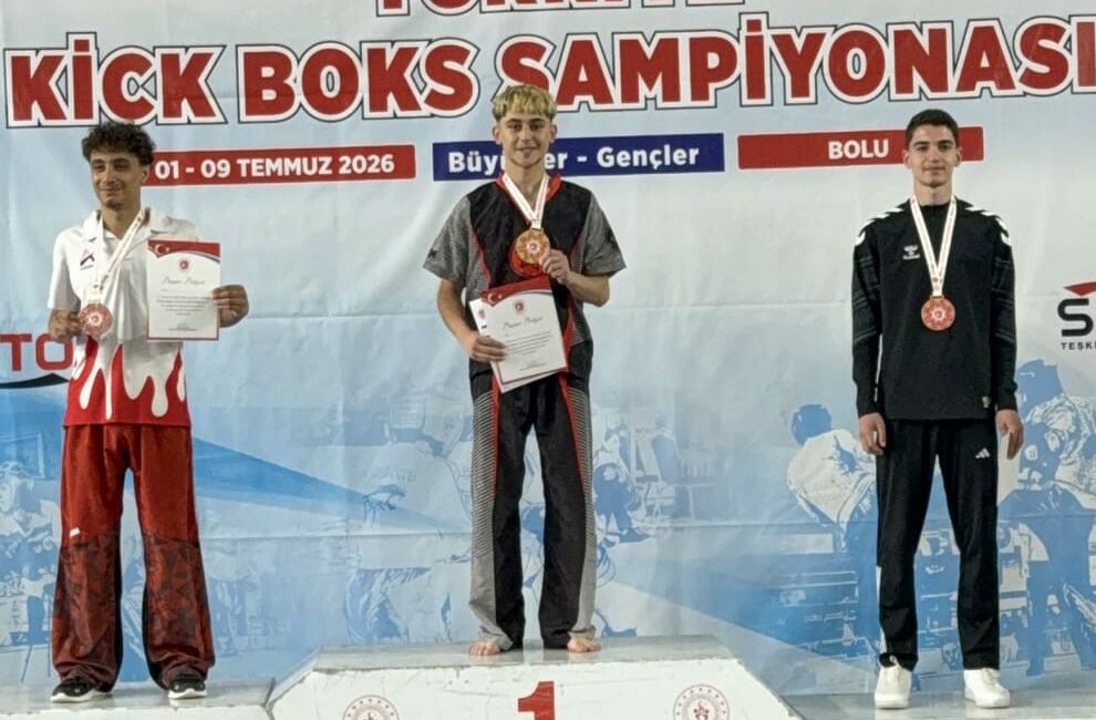 Yeşilyurt Belediyesporlu Şampiyonlar Avrupa ve Dünya Sahnesine Çıkıyor Yeşilyurt Belediyespor'un Kick Boks Türkiye Şampiyonası'nda altın madalya kazanan sporcuları