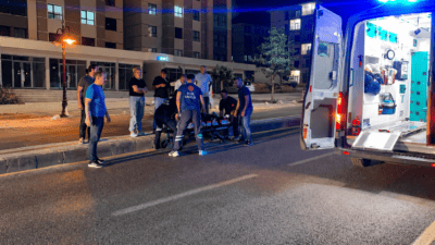 Malatya'nın Battalgazi ilçesinde, elektrikli bisikletinin kontrolünü kaybederek refüje çarpan 10
