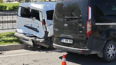 Malatya’da iki otomobil ile bir minibüsün karışması sonucu meydana gelen