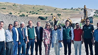 Milletvekili İnanç Siraç Kara Ölmeztoprak, depremde hasar gören 3,6 milyarlık