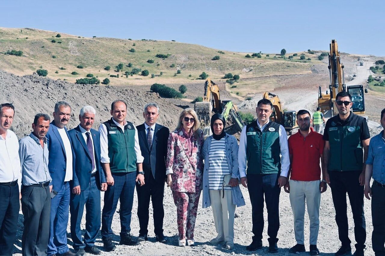 Milletvekili İnanç Siraç Kara Ölmeztoprak, depremde hasar gören 3,6 milyarlık