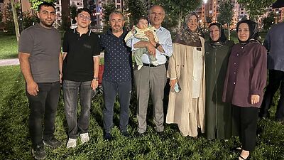 Başkan Sami Er, Yüzüncü Yıl Kent Parkı’nda vatandaşlarla bir araya