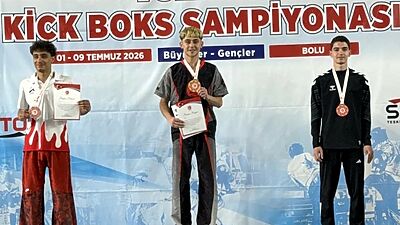 Bolu’da düzenlenen Türkiye Kick Boks Şampiyonası’na damga vuran Malatyalı sporcular