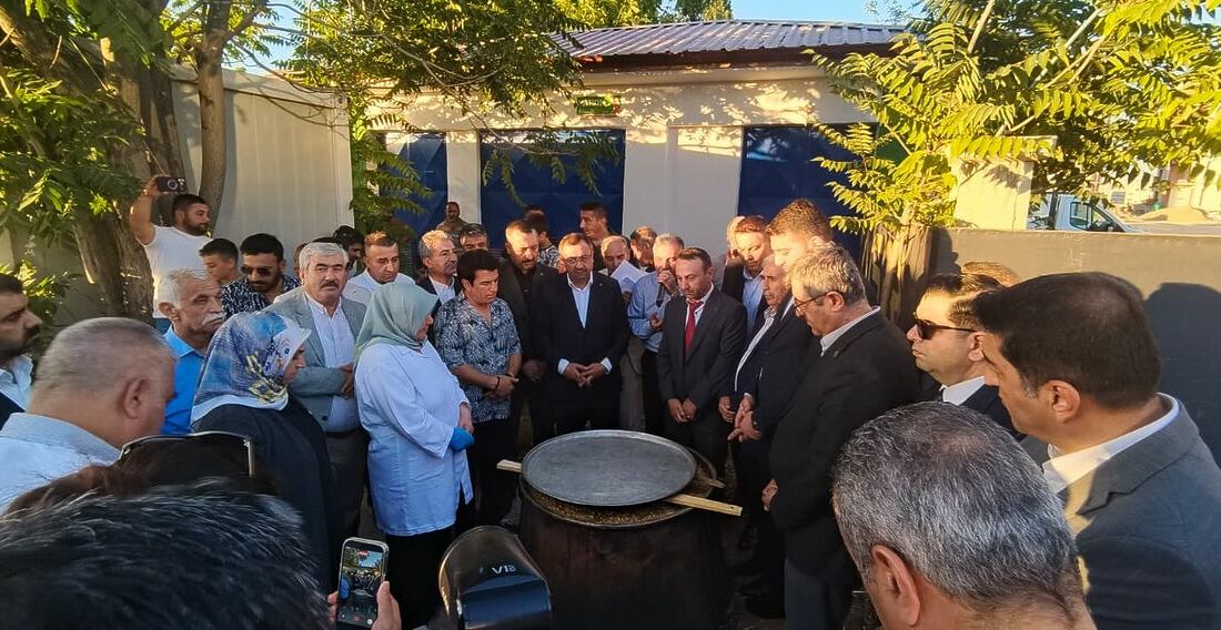Akçadağ Dayanışma Derneği’nin Aşure Programı’na Yoğun Katılım Akçadağ Dayanışma Derneği Genel Merkezi tarafından Muharrem ayı dolayısıyla düzenlenen