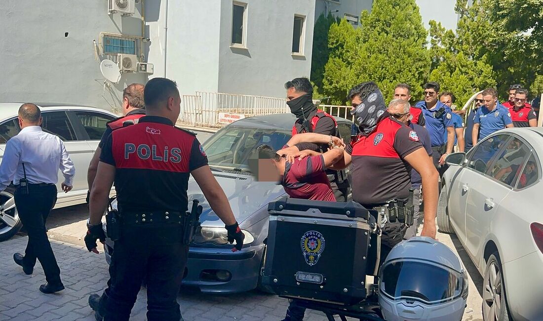 Şifa Mahallesi’nde Pompalı Tüfek Paniği Malatya'nın Şifa Mahallesi'nde elinde pompalı tüfekle sokakta dolaşan bir kişinin