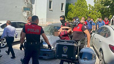 Malatya'nın Şifa Mahallesi'nde elinde pompalı tüfekle sokakta dolaşan bir kişinin