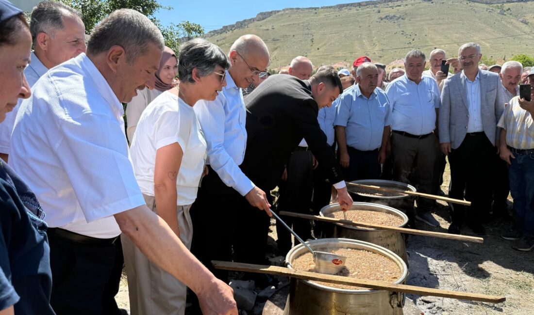 Darende’de Birlik Lokması Malatya’nın Darende ilçesine bağlı Ağılbaşı Mahallesi’nde, Muharrem ayı dolayısıyla anlamlı