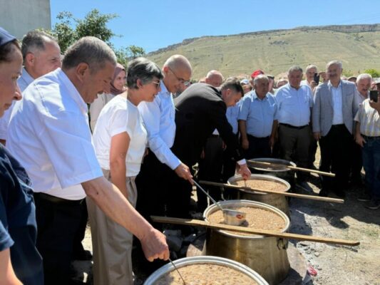 Malatya’nın Darende ilçesine bağlı Ağılbaşı Mahallesi’nde, Muharrem ayı dolayısıyla anlamlı