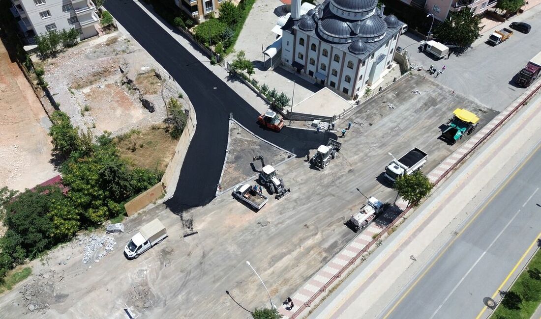 Battalgazi’de Asfalt Seferberliği: İki Mahallede Çalışmalar Tamamlandı Battalgazi Belediyesi, Fırat ve Karabağlar mahallelerinde sıcak asfalt serimini tamamladı.