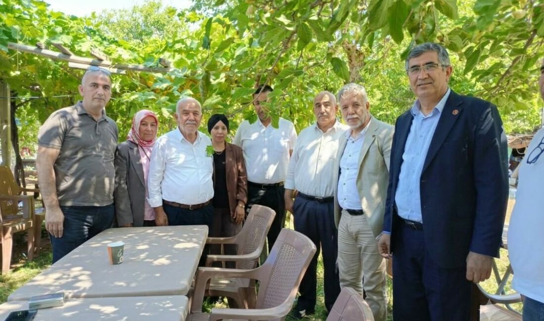 Akçadağ'da çiftçilerle buluşan BBP Malatya heyeti, kayısıda dengeli fiyat politikası