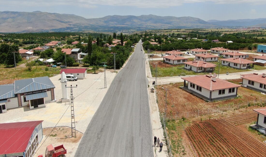 Doğanşehir Yolkoru Mahallesi Yolu Yenilendi Malatya Büyükşehir Belediyesi tarafından Doğanşehir ilçesi Yolkoru Mahallesi’nde yürütülen yol