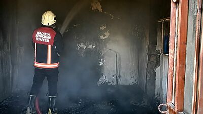Malatya Doğanyol’da Ev Yangını Malatya'nın Doğanyol ilçesinde bir evde çıkan yangında dumandan zehirlenen 89