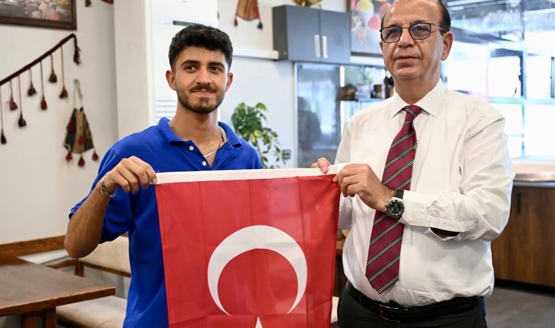15 Temmuz’un Birlik Ruhu Yeşilyurt’ta Al Bayraklarla Yaşatıldı Yeşilyurt Belediye Başkanı Prof. Dr. İlhan Geçit, 15 Temmuz Demokrasi