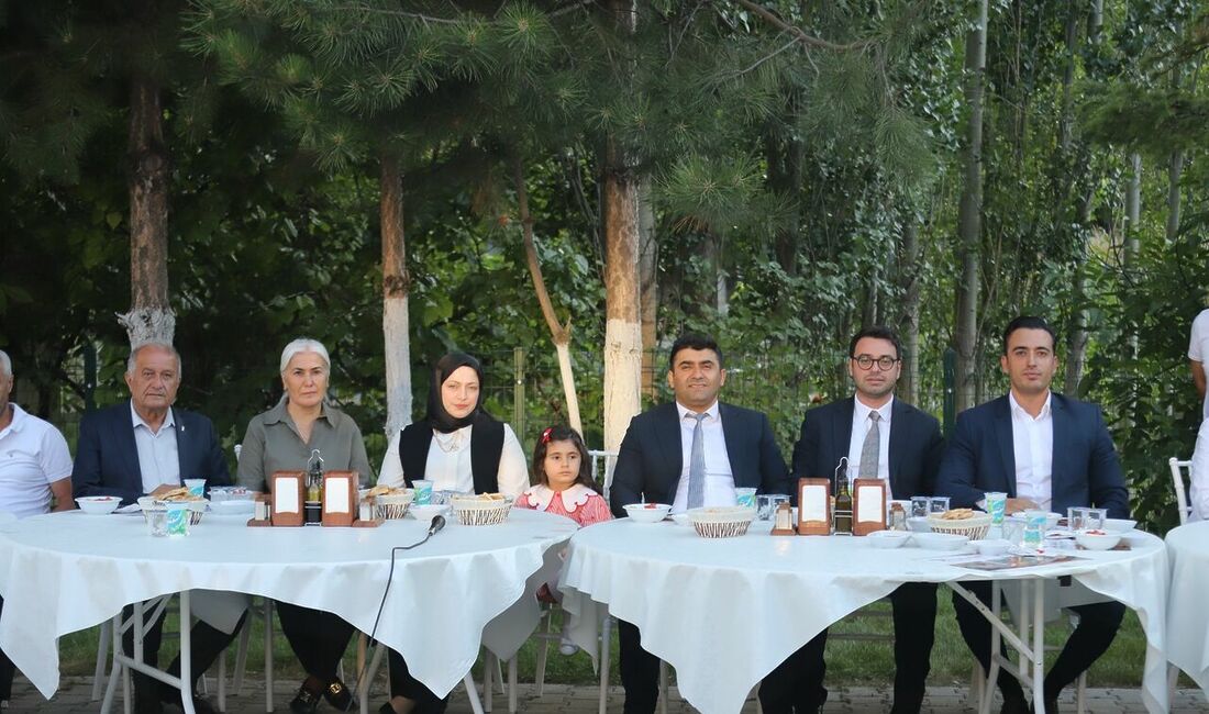 Hekimhan’da Hakim Doğan ve Savcı Atak’a Veda Programı Düzenlendi Hekimhan’da görev sürelerini tamamlayan Hakim Yamaç Doğan ile Cumhuriyet Savcısı