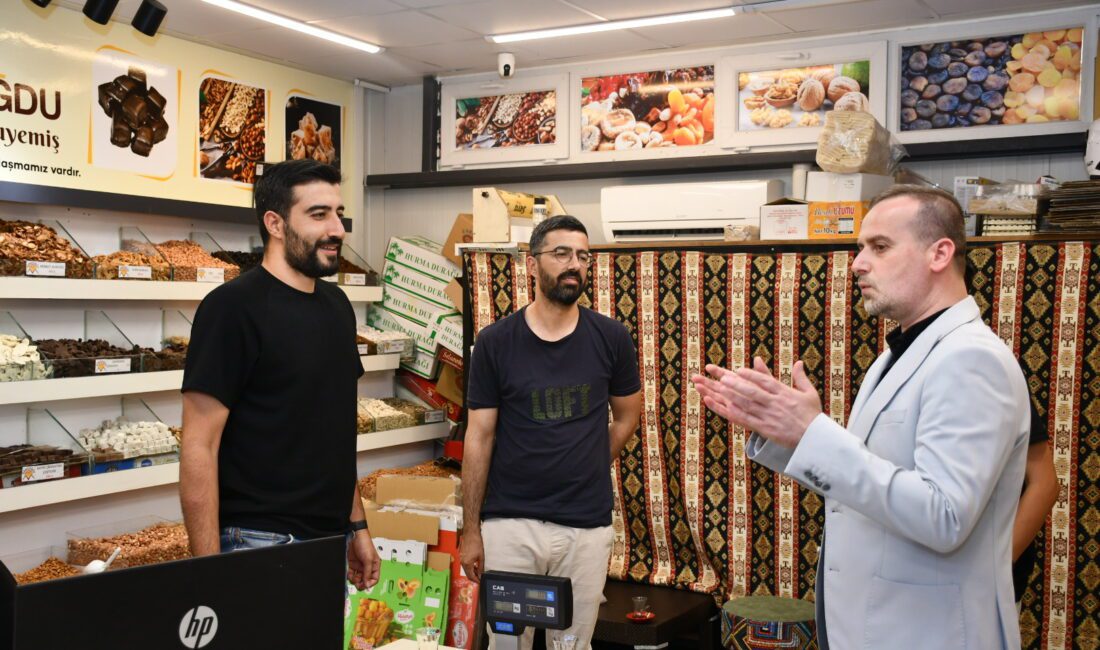 MAGİNDER Başkanı Karademir’den Malatya Esnafı İçin Destek Çağrısı MAGİNDER Başkanı Salih Karademir, Emlak Konut Geçici Ticaret Merkezi'nde esnafla