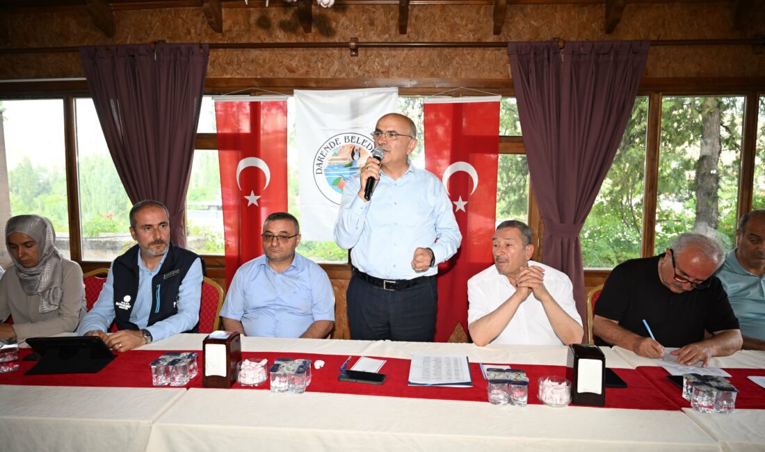 Malatya Büyükşehir Belediye Başkanı Sami Er, Darende’de mahalle muhtarlarıyla bir
