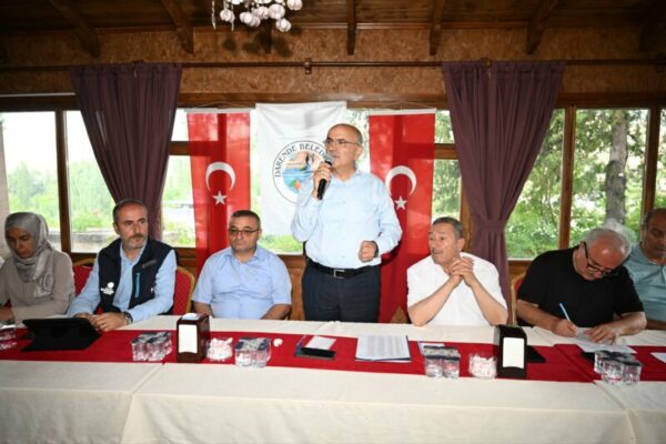 Malatya Büyükşehir Belediye Başkanı Sami Er, Darende’de mahalle muhtarlarıyla bir