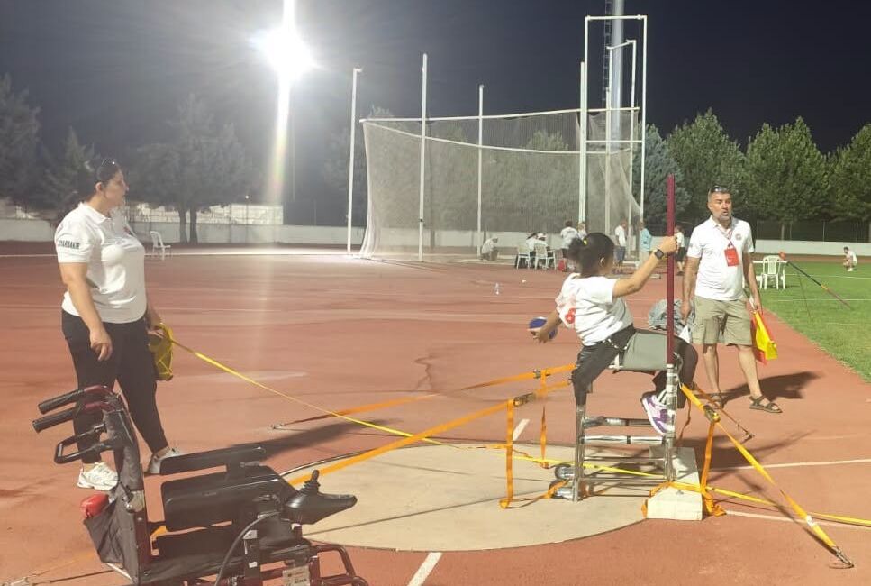 Malatyalı milli sporcu adayı Melike Beril Alçık, Diyarbakır'da düzenlenen Para