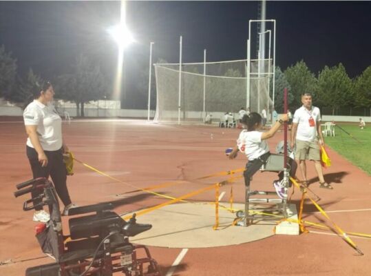 Malatyalı milli sporcu adayı Melike Beril Alçık, Diyarbakır'da düzenlenen Para