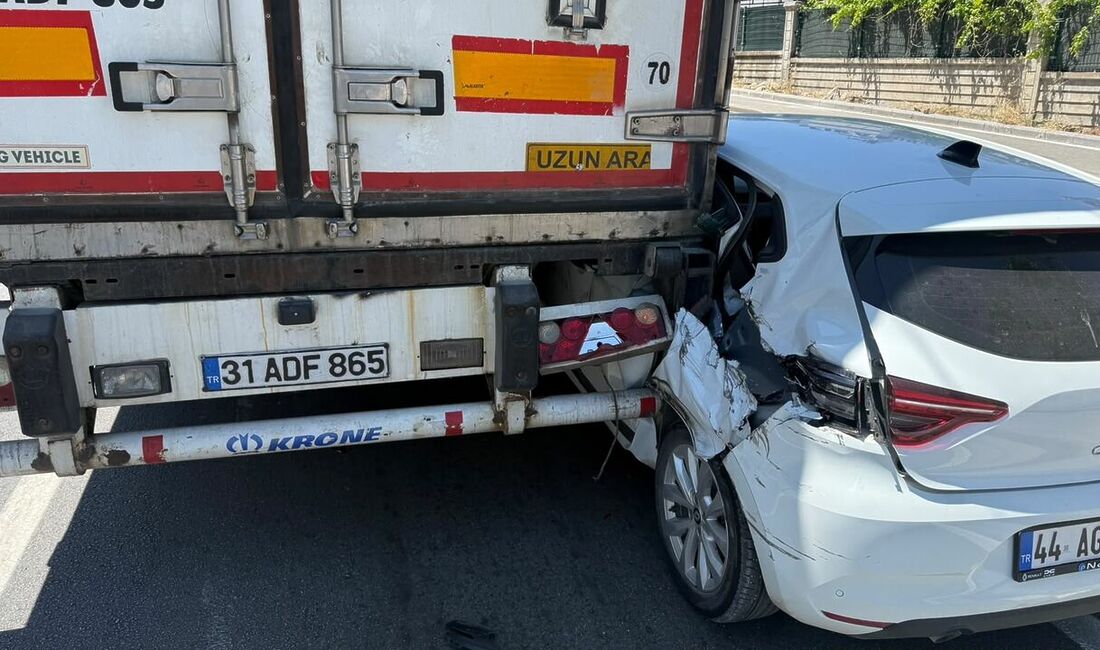 Malatya'nın Battalgazi ilçesinde Elazığ yolu üzerinde tır ile otomobilin karıştığı