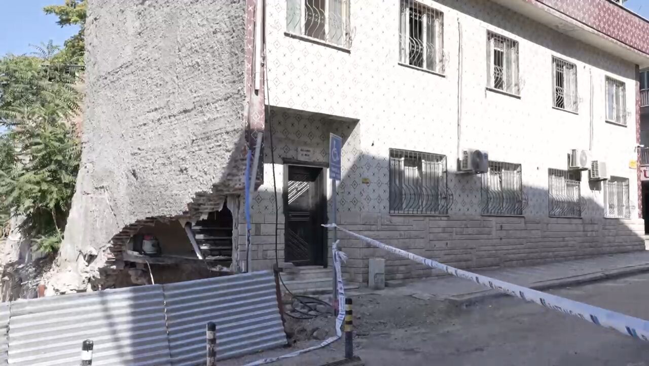 Malatya'nın Battalgazi ilçesinde 3 gün önce temel kazısı sırasında meydana