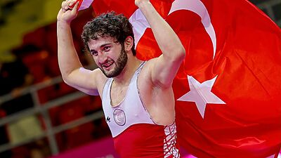 Kuzey Makedonya'da düzenlenen U20 Avrupa Güreş Şampiyonası'nda mücadele eden Malatya