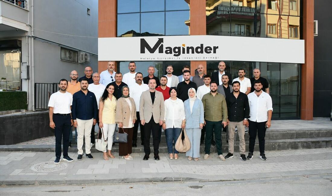 MAGİNDER Başkanı Salih Karademir, yeni üyelere rozet takma programında Malatya'nın