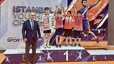 Malatyalı Milli Badmintoncu Kerem Eren Çelik’ten İstanbul’da Altın ve Gümüş Madalya Malatya Yeşilyurtspor'un milli badminton sporcusu Kerem Eren Çelik, Istanbul Youth