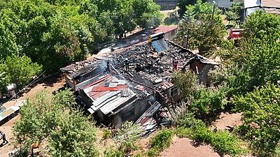 Hekimhan’da Ev Yangını Malatya'nın Hekimhan ilçesine bağlı Karadere Mahallesi'nde sabah saatlerinde çıkan ev