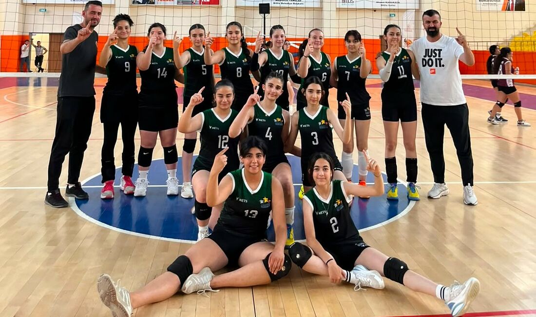 Malatya Voleybol Takımı ANALİG’de Namağlup Yarı Finalde Bitlis'te düzenlenen Anadolu Yıldızlar Ligi (ANALİG) Voleybol Grup Müsabakaları'nda mücadele