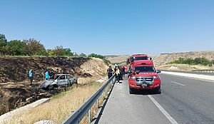 Malatya'nın Akçadağ ilçesinde kontrolden çıkarak bahçeye savrulan otomobil, kazanın ardından