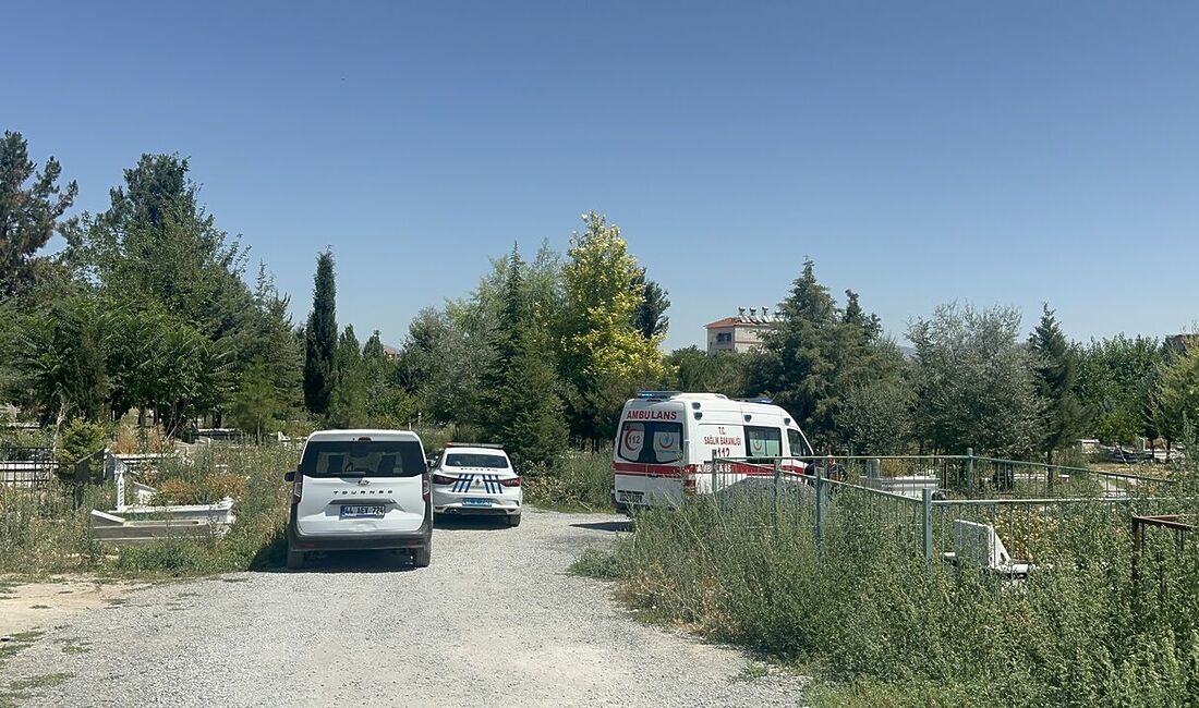 Malatya’da Mezarlıkta Şüpheli Ölüm Malatya'nın Battalgazi ilçesi Sıptırız Mezarlığı'nda 71 yaşındaki S.K. ağaca asılı