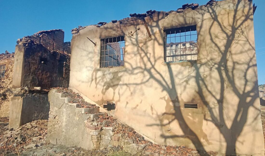 Malatya Pütürge’de yangın: 2 ev ve 20 dönümlük meyve bahçesi zarar gördü Malatya'nın Pütürge ilçesinde çıkan yangında 2 ev ile yaklaşık 20