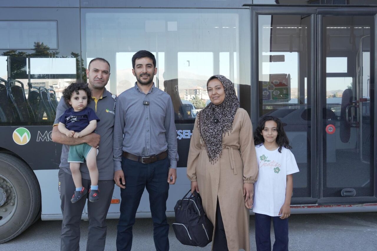 Malatya'da toplu taşıma aracında unutulan ve içerisinde ziynet eşyaları bulunan